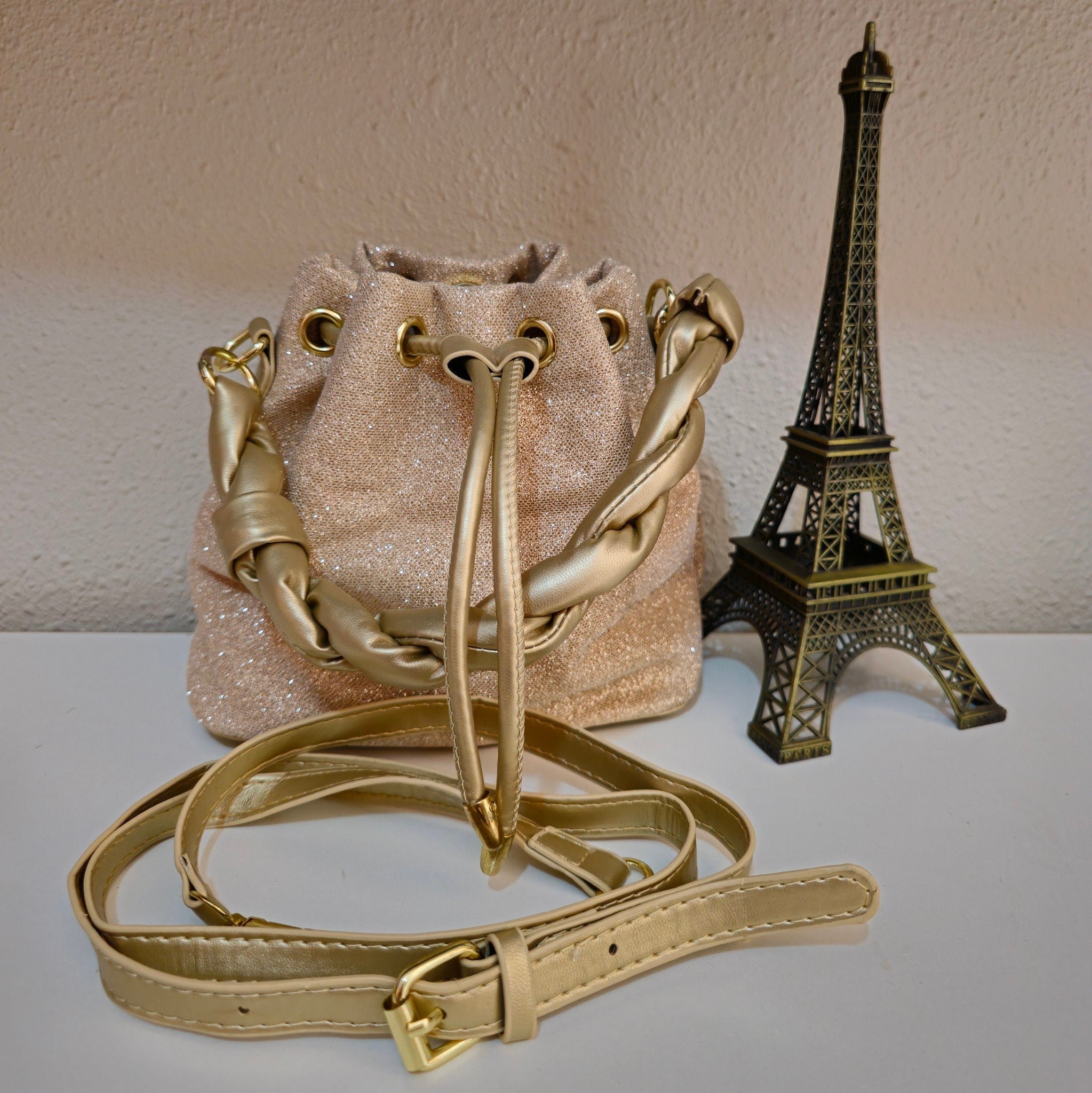 Cartera Saquito Dorada