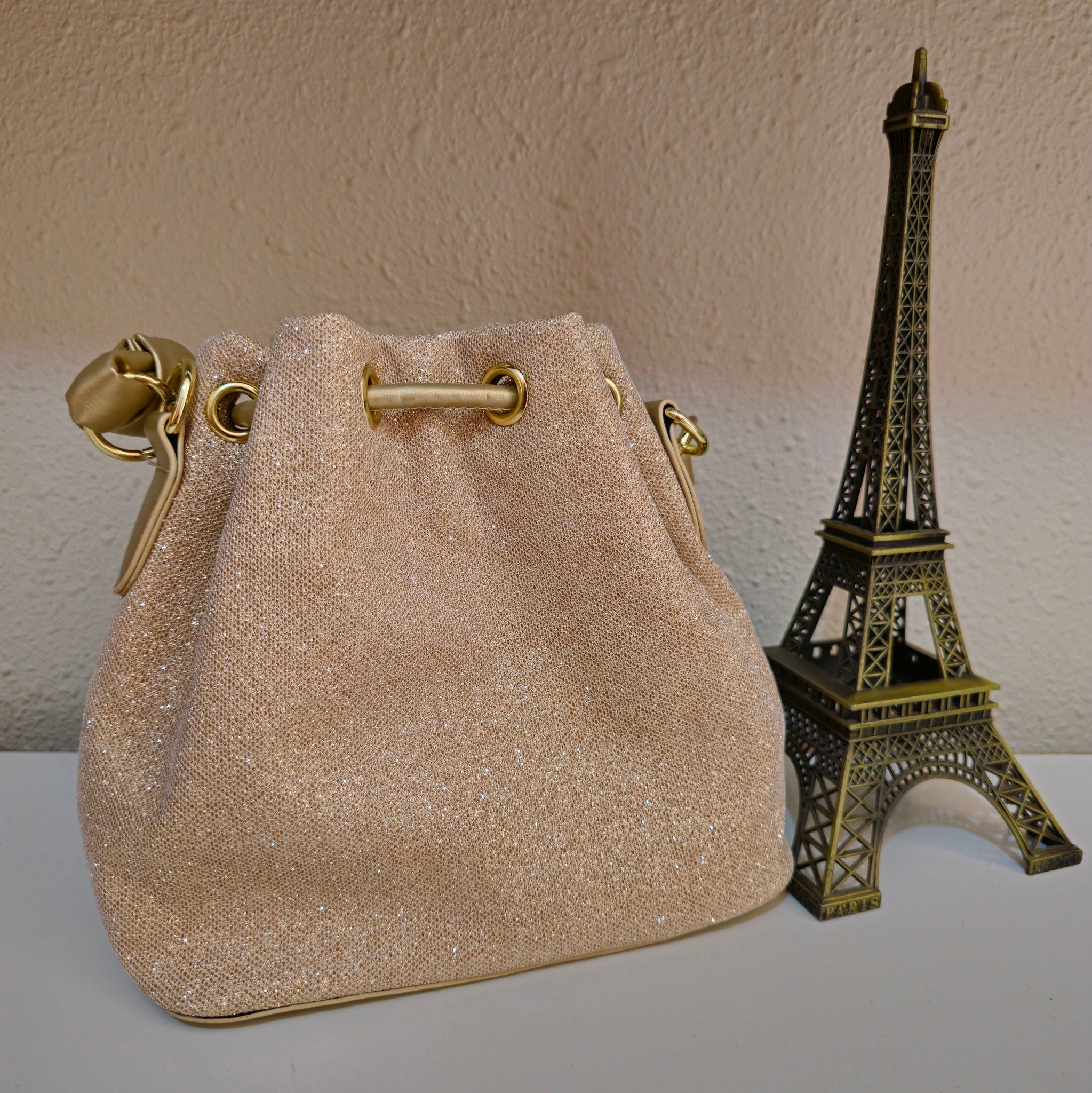 Cartera Saquito Dorada