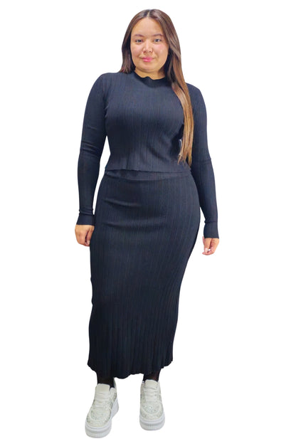 Conjunto de Lanilla Chaleco y Maxi Falda Kiva